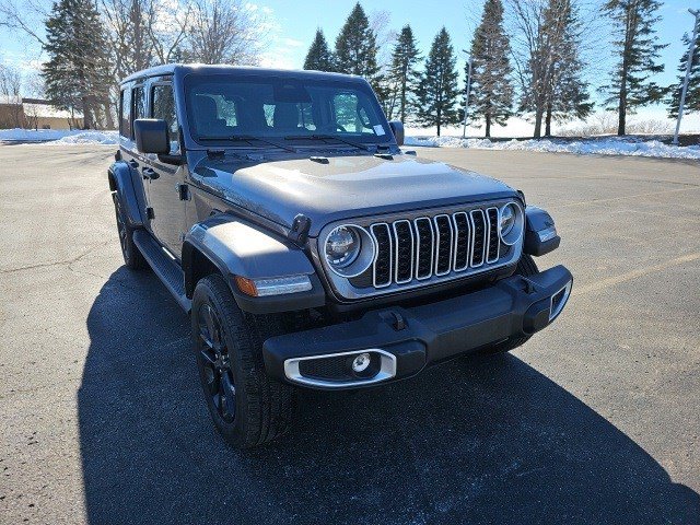 Used 2025 Jeep Wrangler Sahara image 8