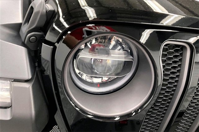 Used 2022 Jeep Wrangler Unlimited Rubicon w/ Xtreme Recon 35" Tire Package image 28