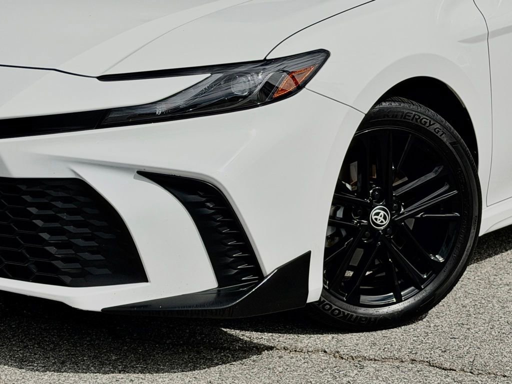 Used 2025 Toyota Camry SE w/ Convenience Package FWD image 4