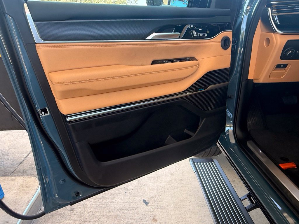 New 2026 Jeep Grand Wagoneer L Summit AWD/4WD image 32
