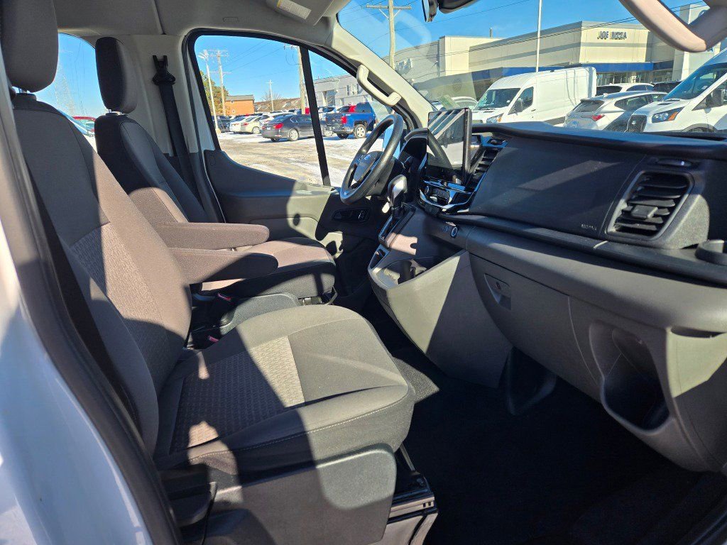 Used 2023 Ford Transit 350 XLT image 5