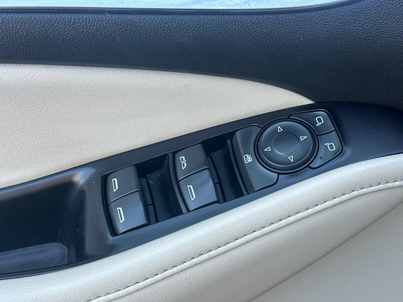Used 2019 Buick Enclave Essence w/ LPO, Luxury Package AWD/4WD image 12