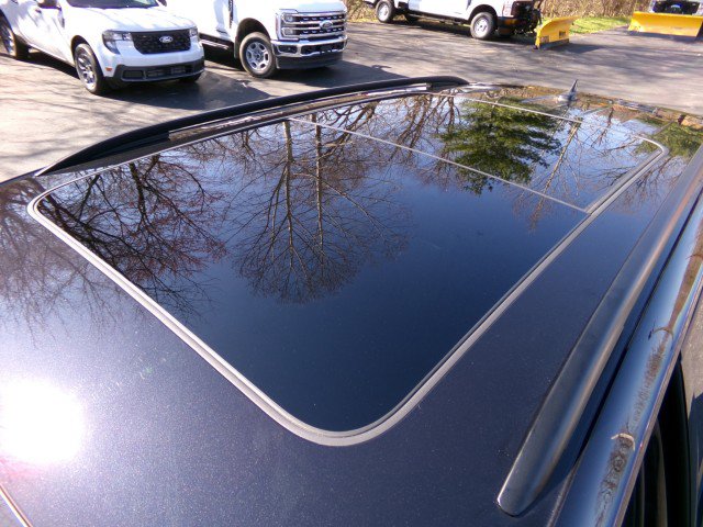 Used 2023 Volkswagen Tiguan SE R-Line image 17