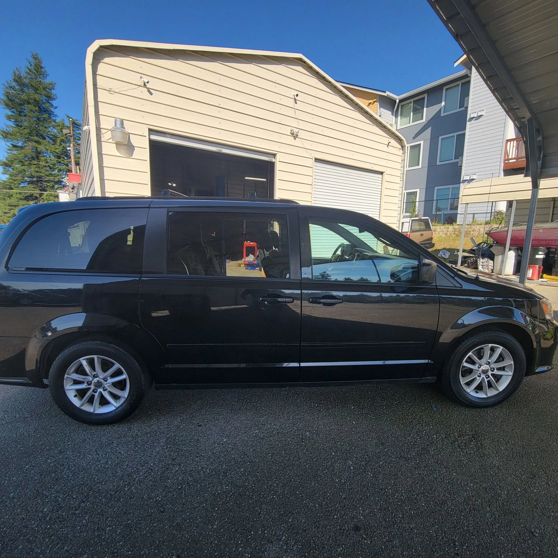 Used 2017 Dodge Grand Caravan SXT w/ Quick Order Package 29G SXT FWD image 3