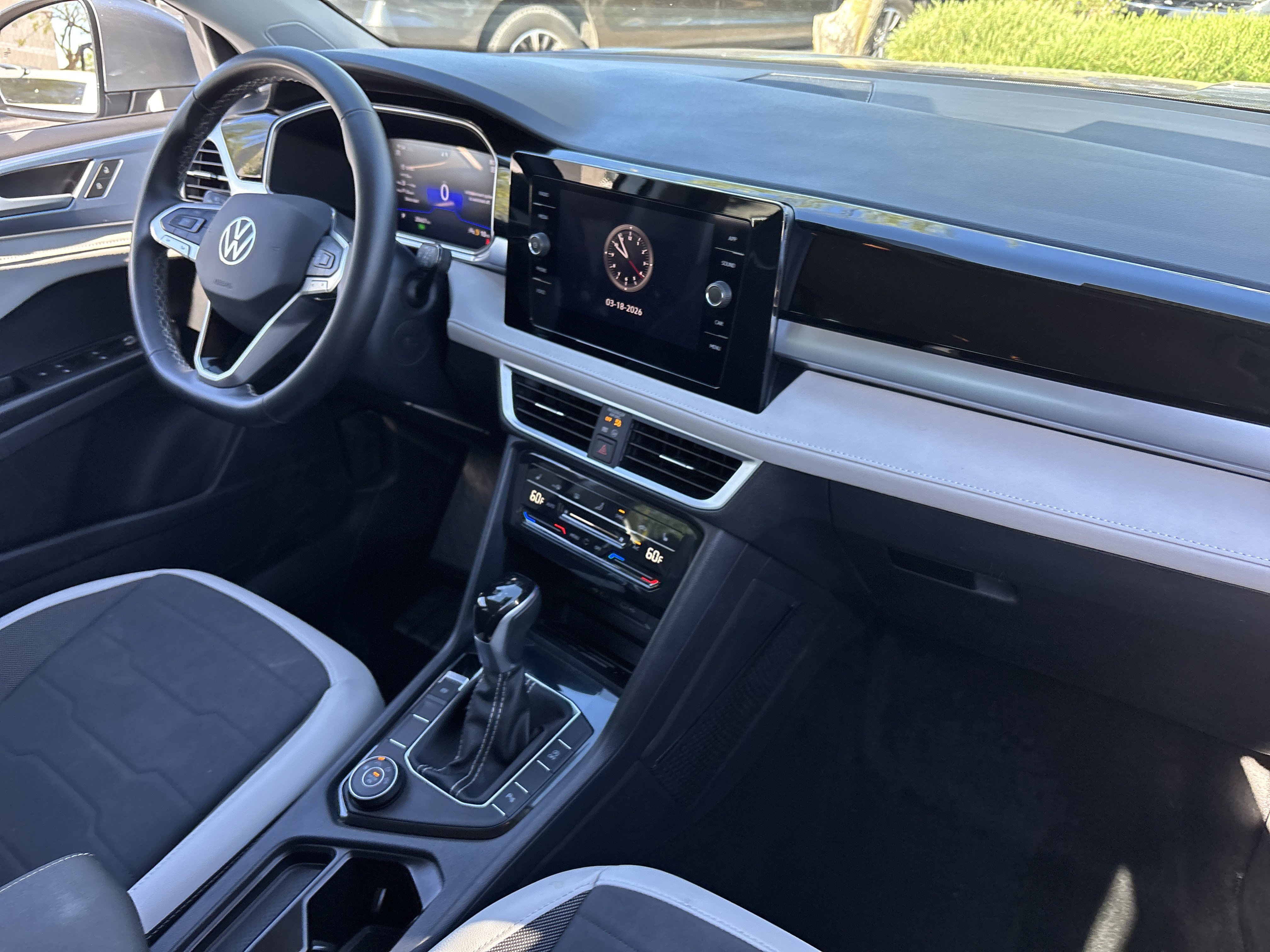 Used 2025 Volkswagen Taos SE image 11