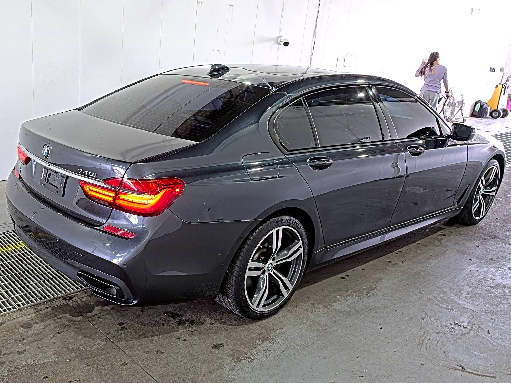 Used 2016 BMW 740i image 4