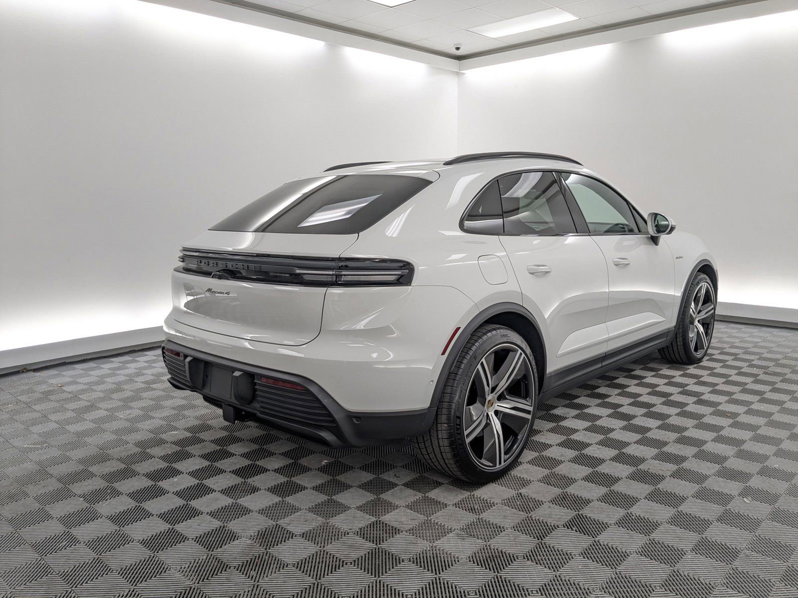 New 2025 Porsche Macan 4 Electric AWD/4WD image 9