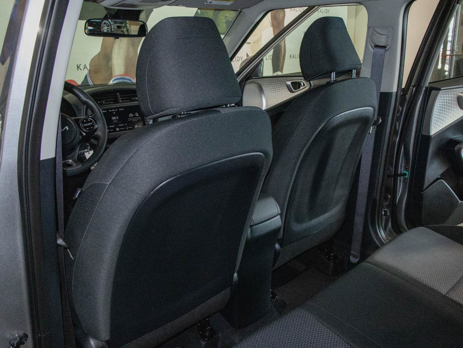 Used 2025 Kia Soul LX w/ LX Technology Package FWD image 9