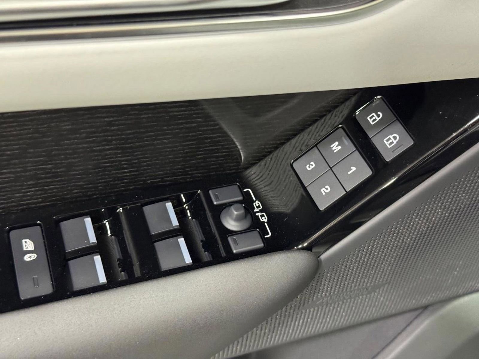 New 2026 Land Rover Range Rover Velar Dynamic SE image 20