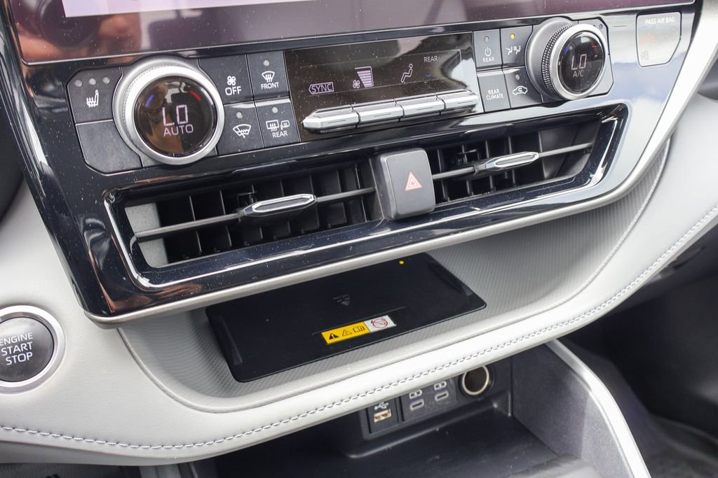 Used 2024 Toyota Highlander XLE image 16