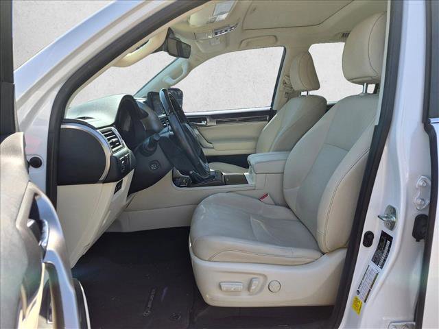 Used 2022 Lexus GX 460 Premium w/ Accessory Package AWD/4WD image 11