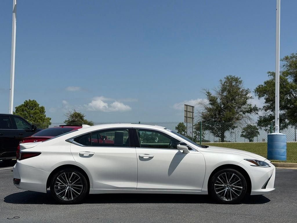 Used 2024 Lexus ES 300h w/ Premium Package FWD image 8