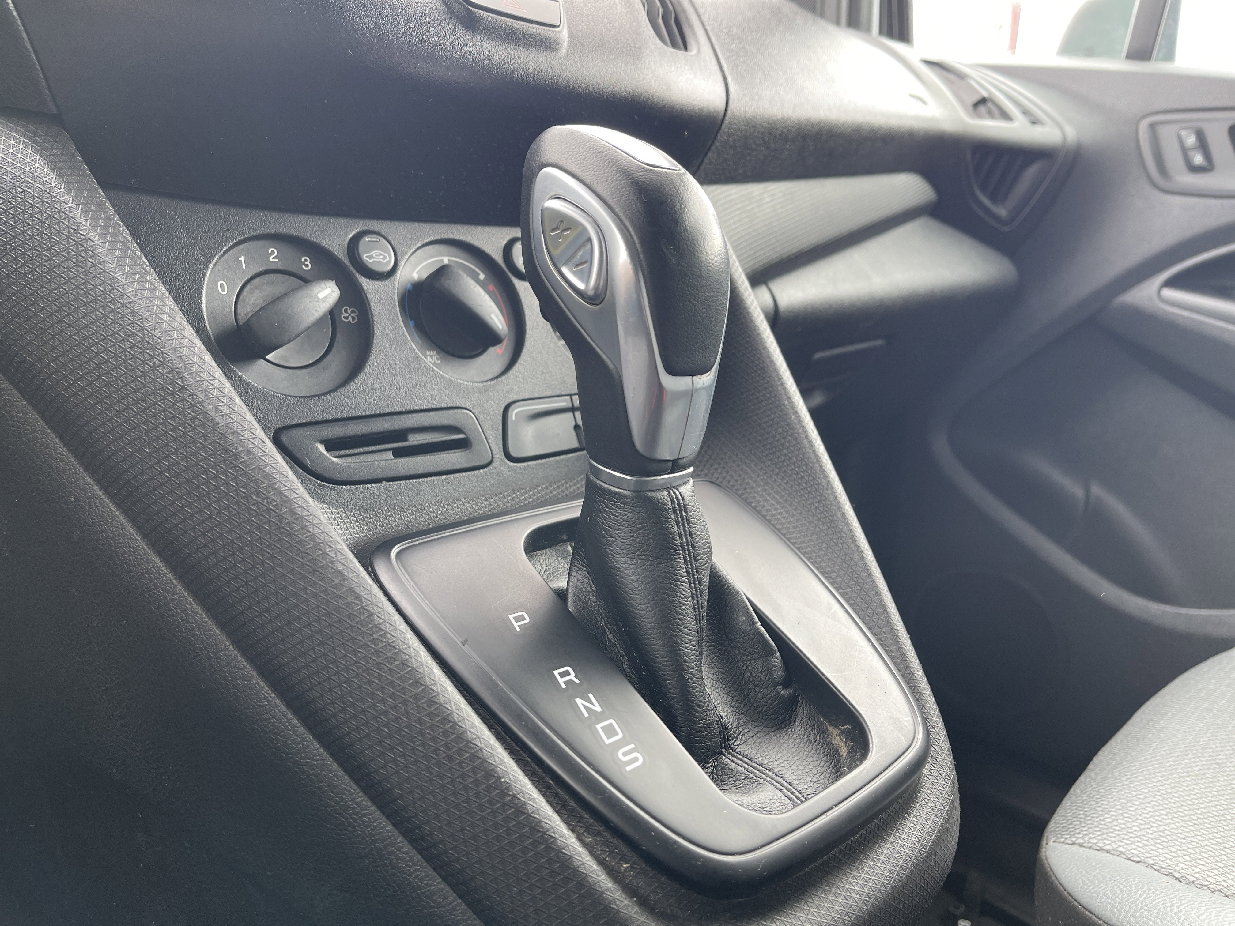 Used 2016 Ford Transit Connect XL image 18