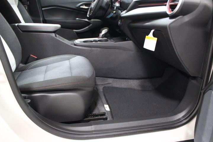 New 2026 Chevrolet Trax RS w/ Sunroof Package image 25