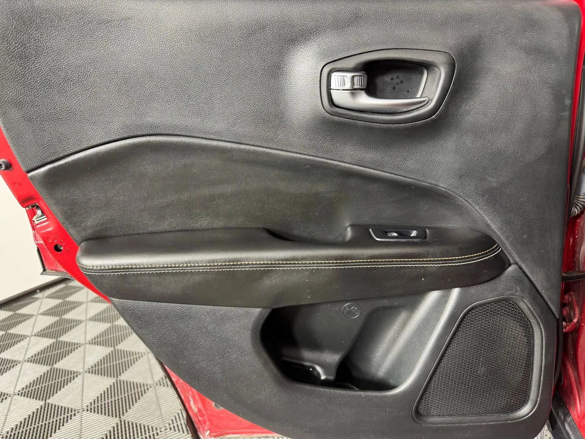 Used 2019 Jeep Compass Latitude w/ Popular Equipment Group FWD image 38