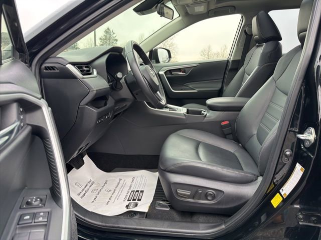 Used 2023 Toyota RAV4 XLE Premium image 13