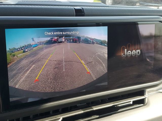 Used 2024 Jeep Wrangler Sahara image 21