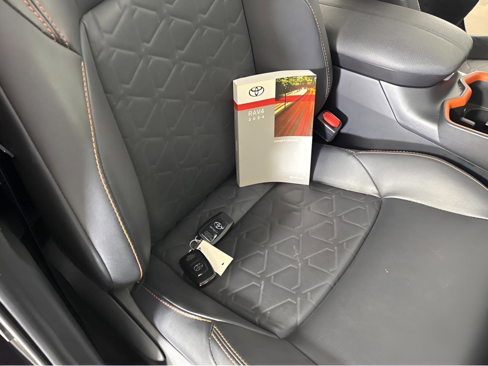 Used 2024 Toyota RAV4 Adventure image 21