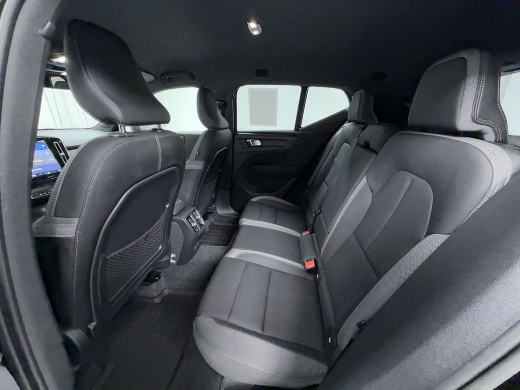 Used 2023 Volvo XC40 Recharge Core image 12