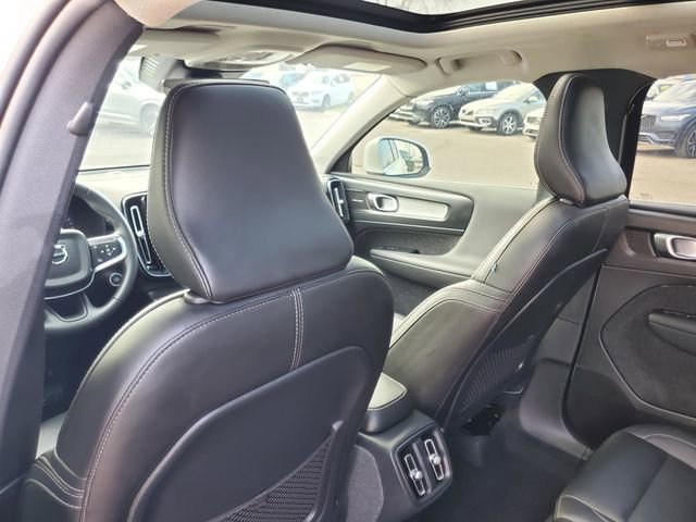 Certified 2024 Volvo XC40 B5 Plus w/ Protection Package Premier image 28