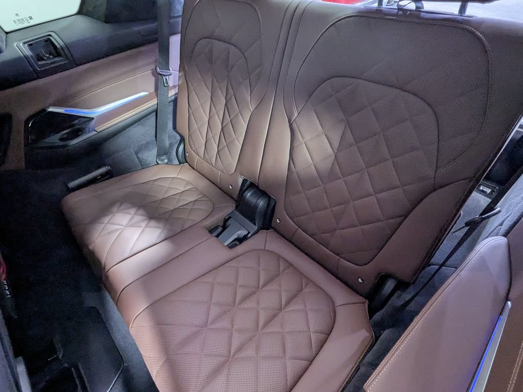 Used 2026 BMW X7 xDrive40i w/ M Sport Package AWD/4WD image 52