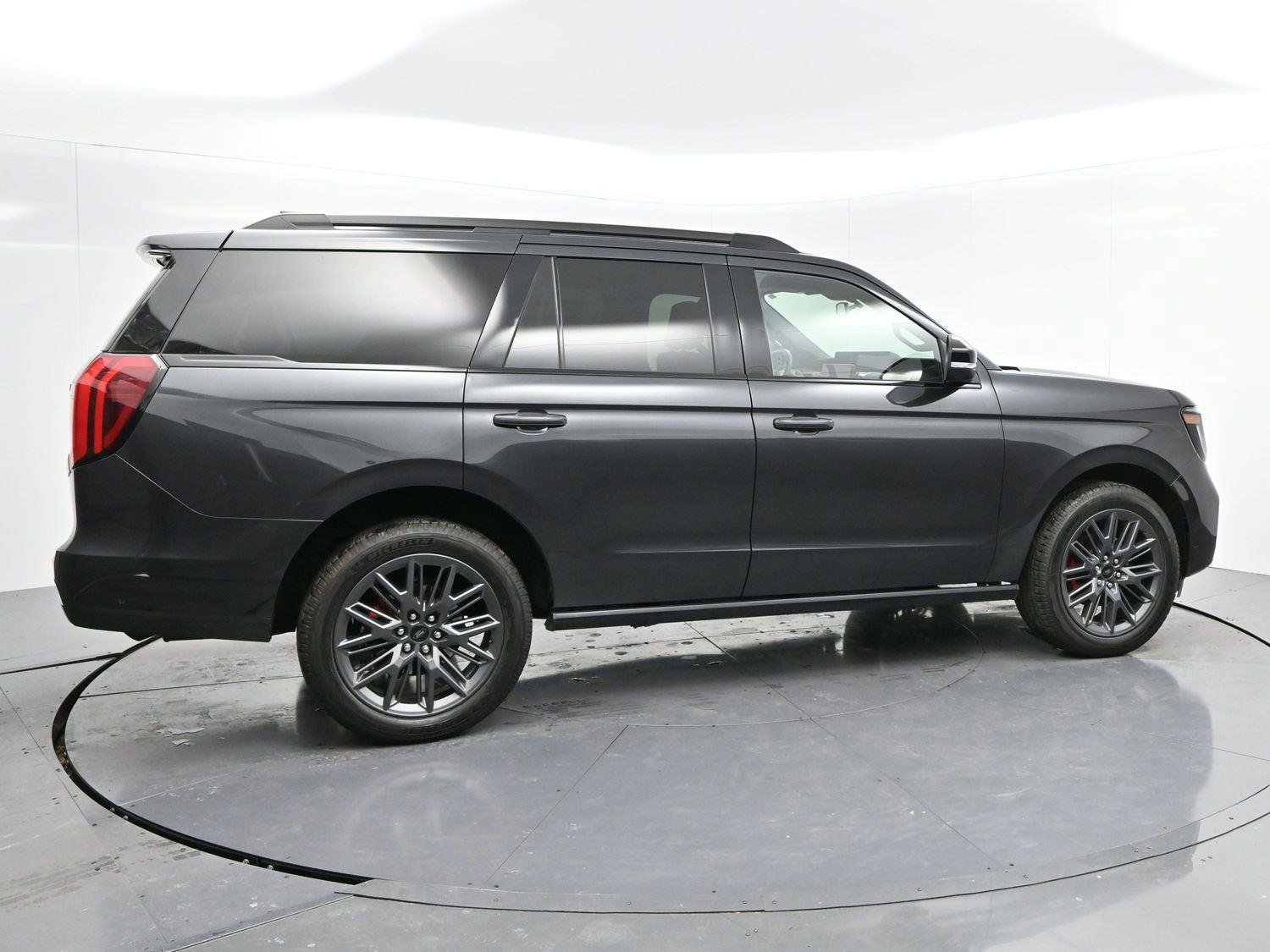 Used 2025 Ford Expedition Platinum w/ Stealth Performance Package image 8