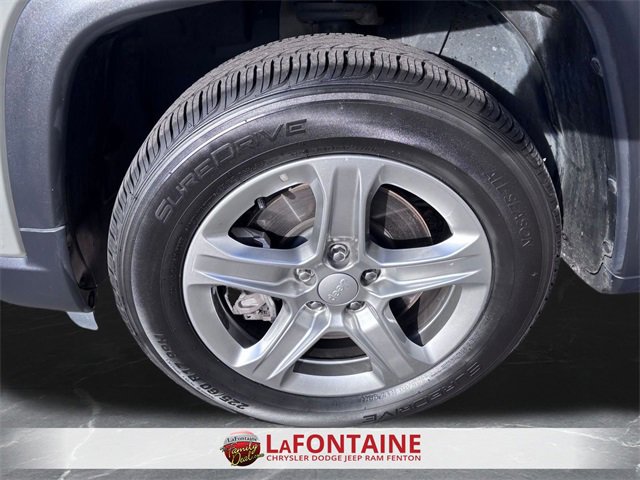 Certified 2024 Jeep Compass Latitude image 30