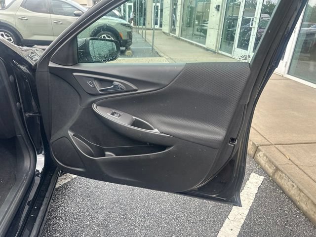 Used 2025 Chevrolet Malibu LT FWD image 3