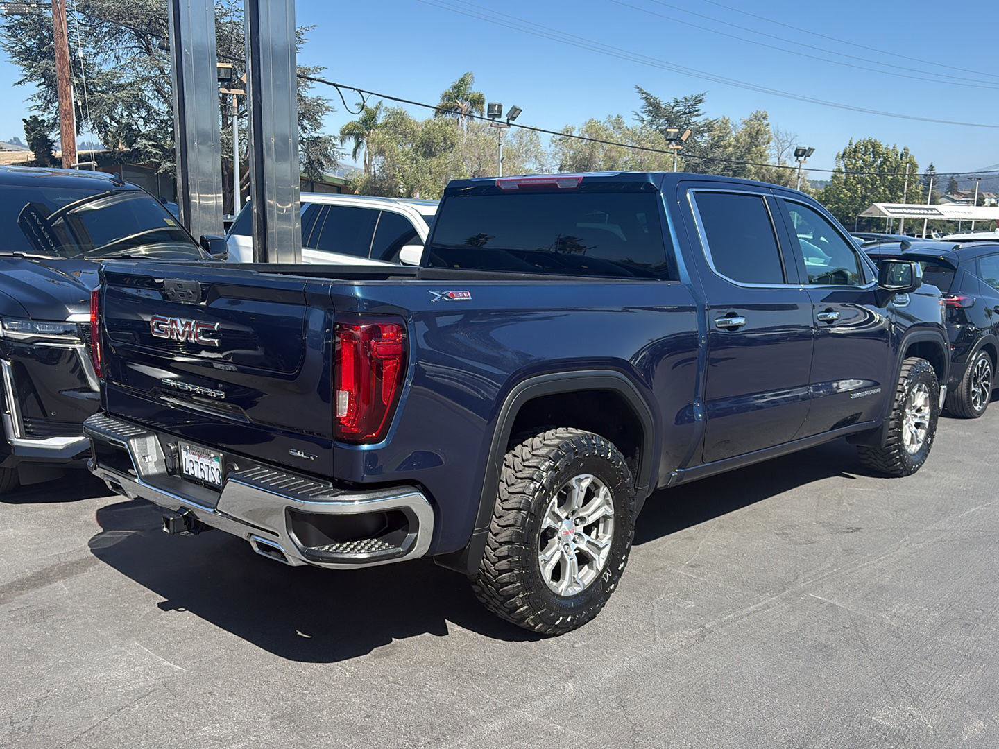 Used 2023 GMC Sierra 1500 SLT w/ X31 Off-Road Package AWD/4WD image 3