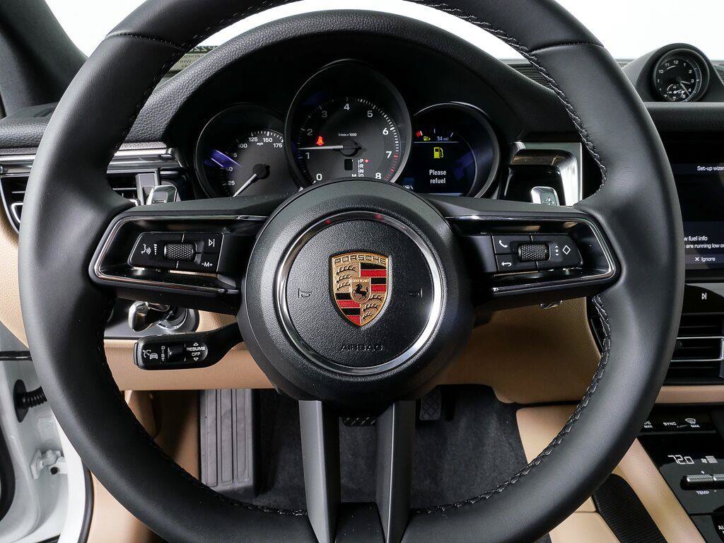 Certified 2026 Porsche Macan Turbo AWD/4WD image 9