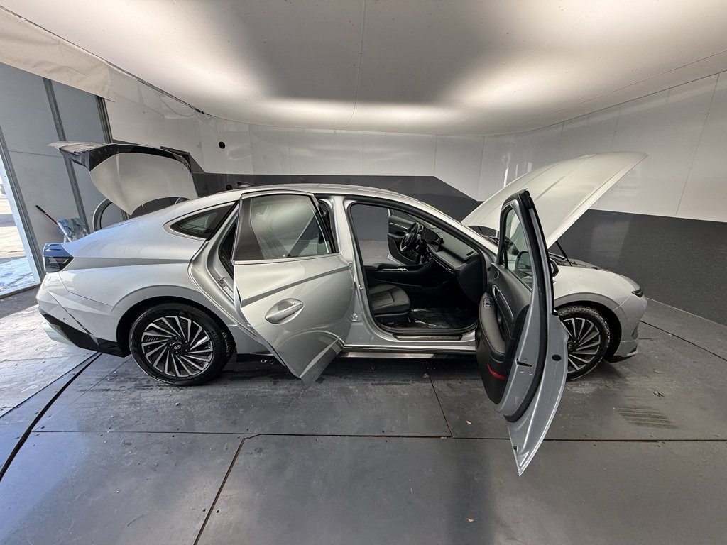 Used 2024 Hyundai Sonata Limited image 19