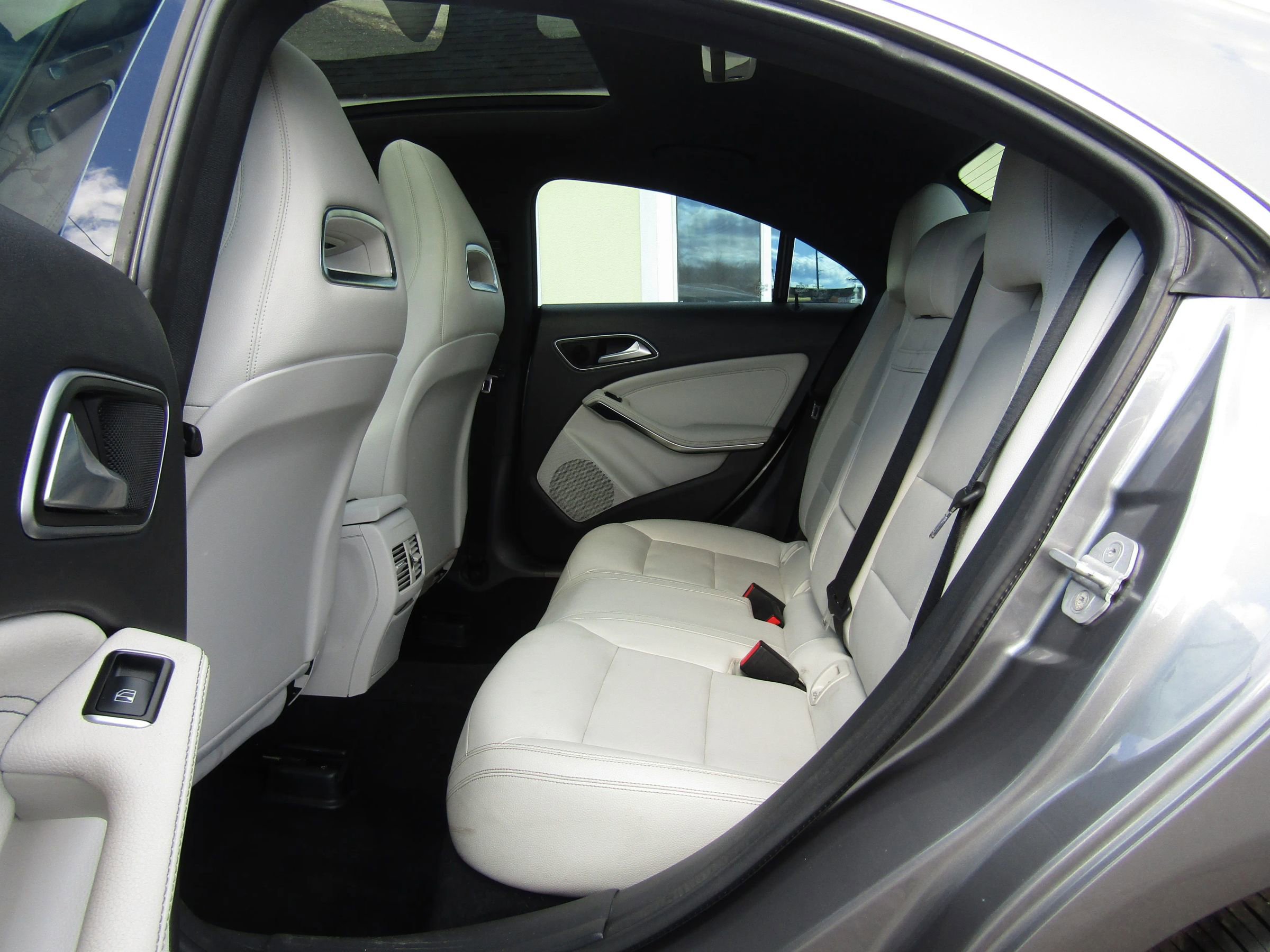 Used 2015 Mercedes-Benz CLA 250 image 11