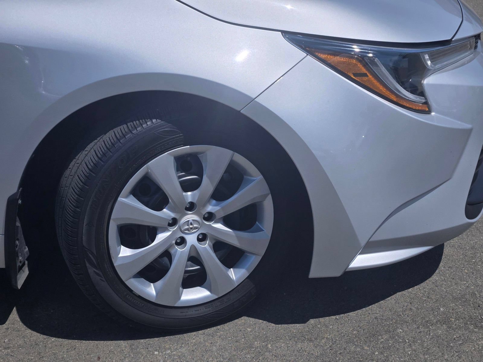 Used 2023 Toyota Corolla LE FWD image 9