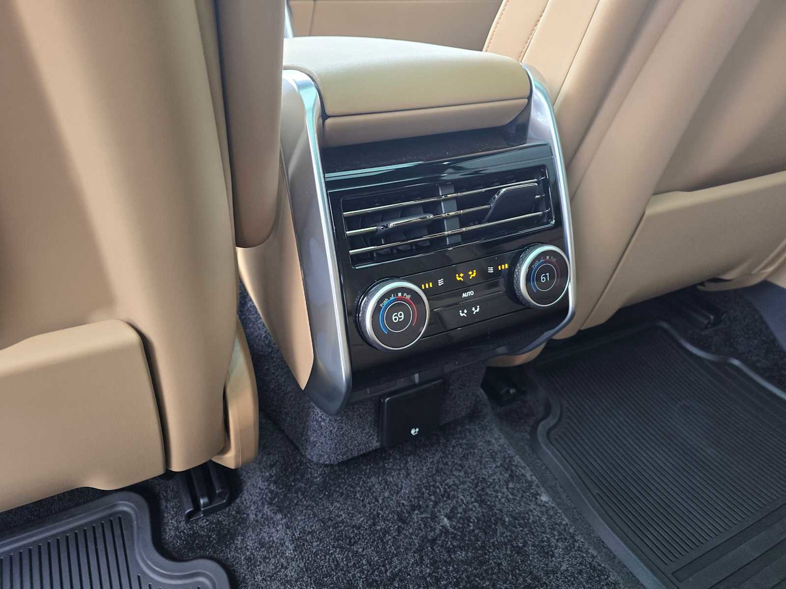 New 2025 Land Rover Range Rover Long Wheelbase SE image 25