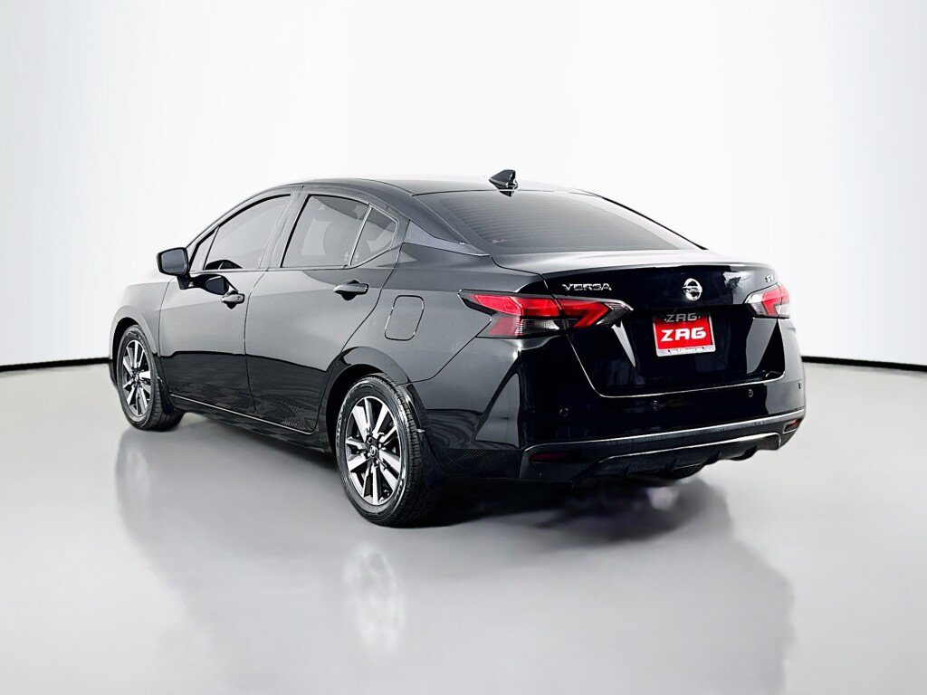 Used 2020 Nissan Versa SV FWD image 3