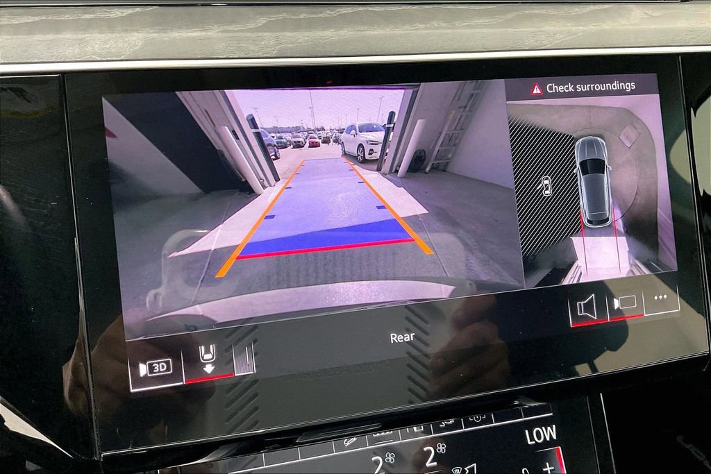 Used 2024 Audi Q8 e-tron Premium Plus w/ Premium Plus Package image 29