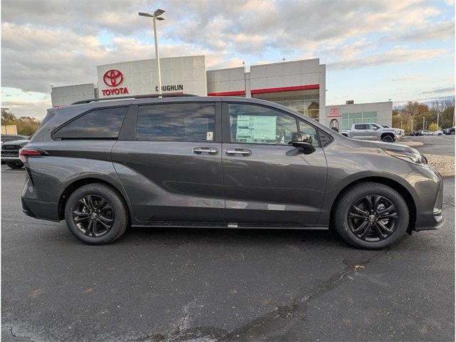 New 2025 Toyota Sienna XSE image 8