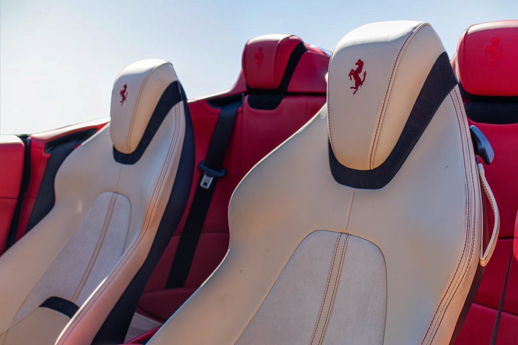 Certified 2025 Ferrari Roma Spider RWD image 45