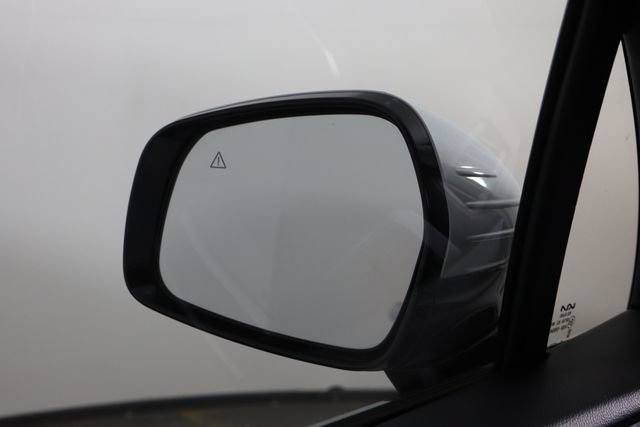 Used 2025 Kia Sorento S FWD image 35