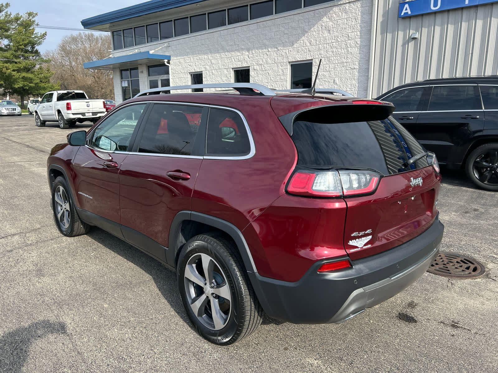 Used 2019 Jeep Cherokee Limited AWD/4WD image 5