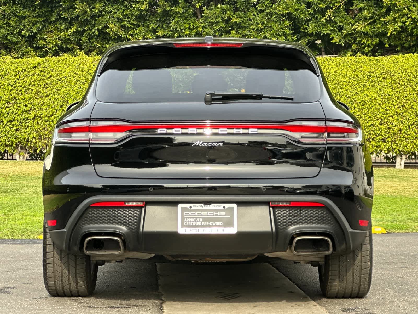 Certified 2025 Porsche Macan AWD/4WD image 7