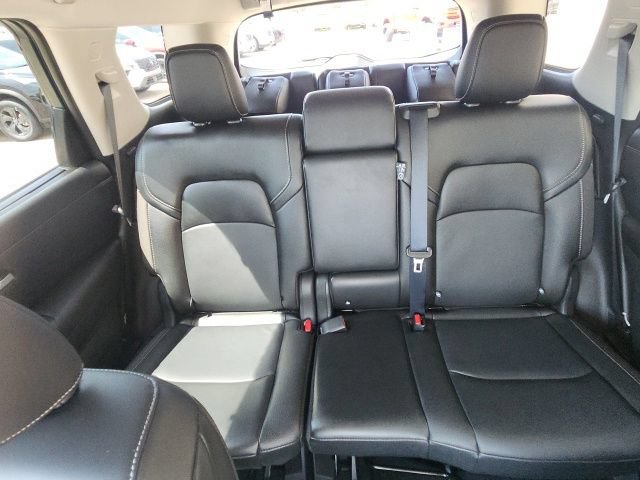 Used 2025 Nissan Pathfinder SL w/ Black Appearance Package AWD/4WD image 26