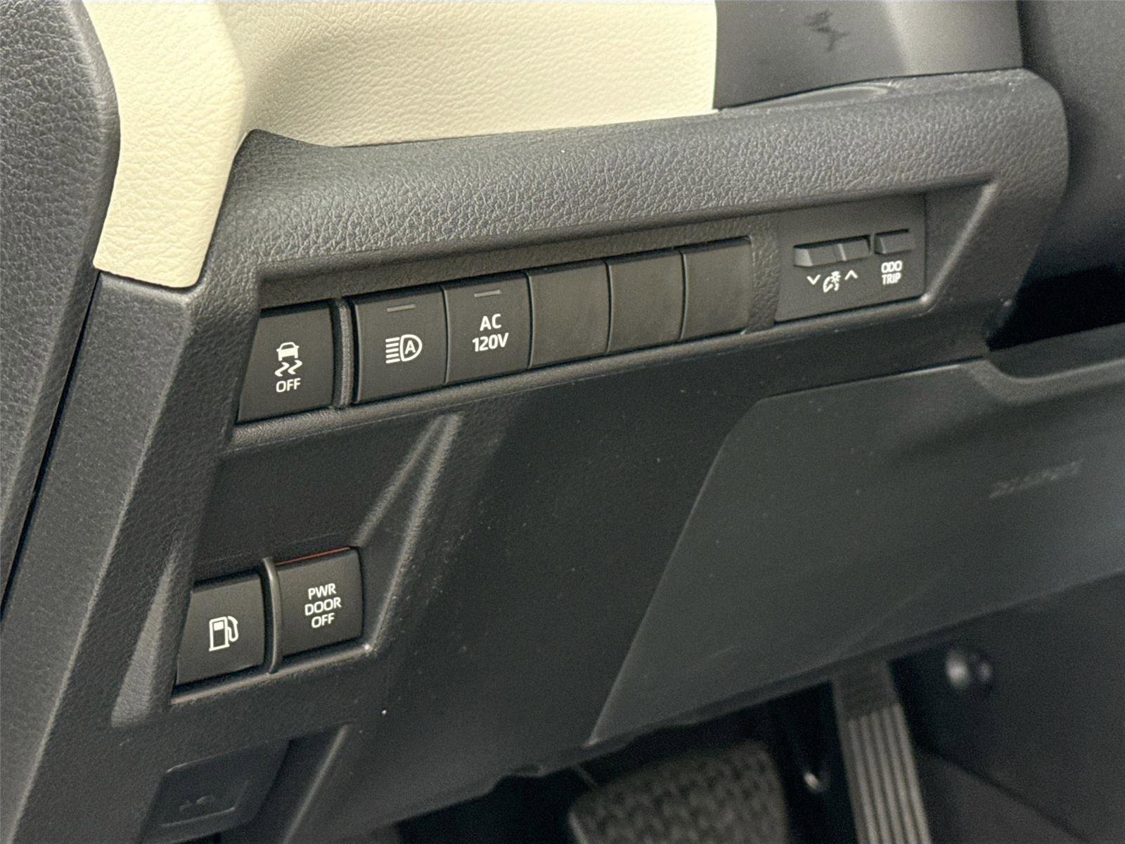 Certified 2023 Toyota Sienna Limited image 14