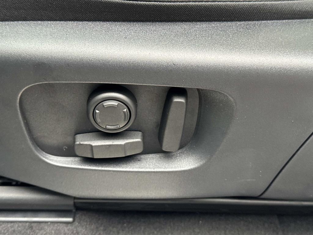 New 2026 Land Rover Discovery Sport Landmark image 28