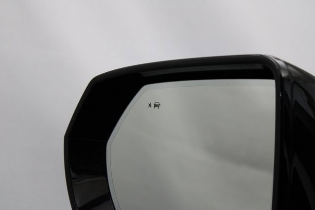 Used 2022 GMC Yukon XL Denali w/ Denali Premium Package image 29