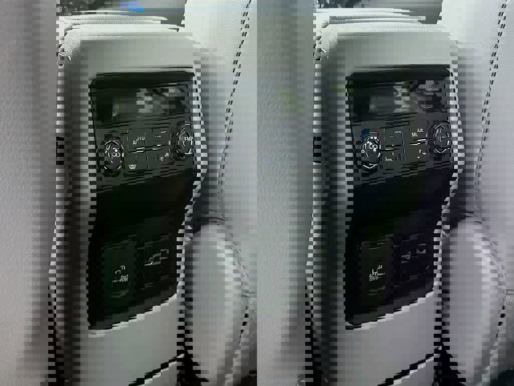 Used 2023 GMC Acadia SLT w/ Preferred Package image 13