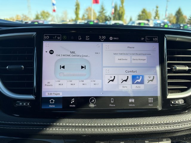Used 2023 Chrysler Pacifica Touring-L FWD image 27