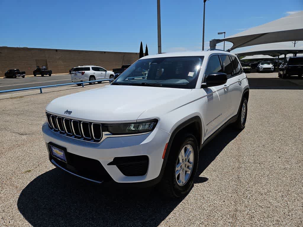 Used 2024 Jeep Grand Cherokee Laredo AWD/4WD image 4