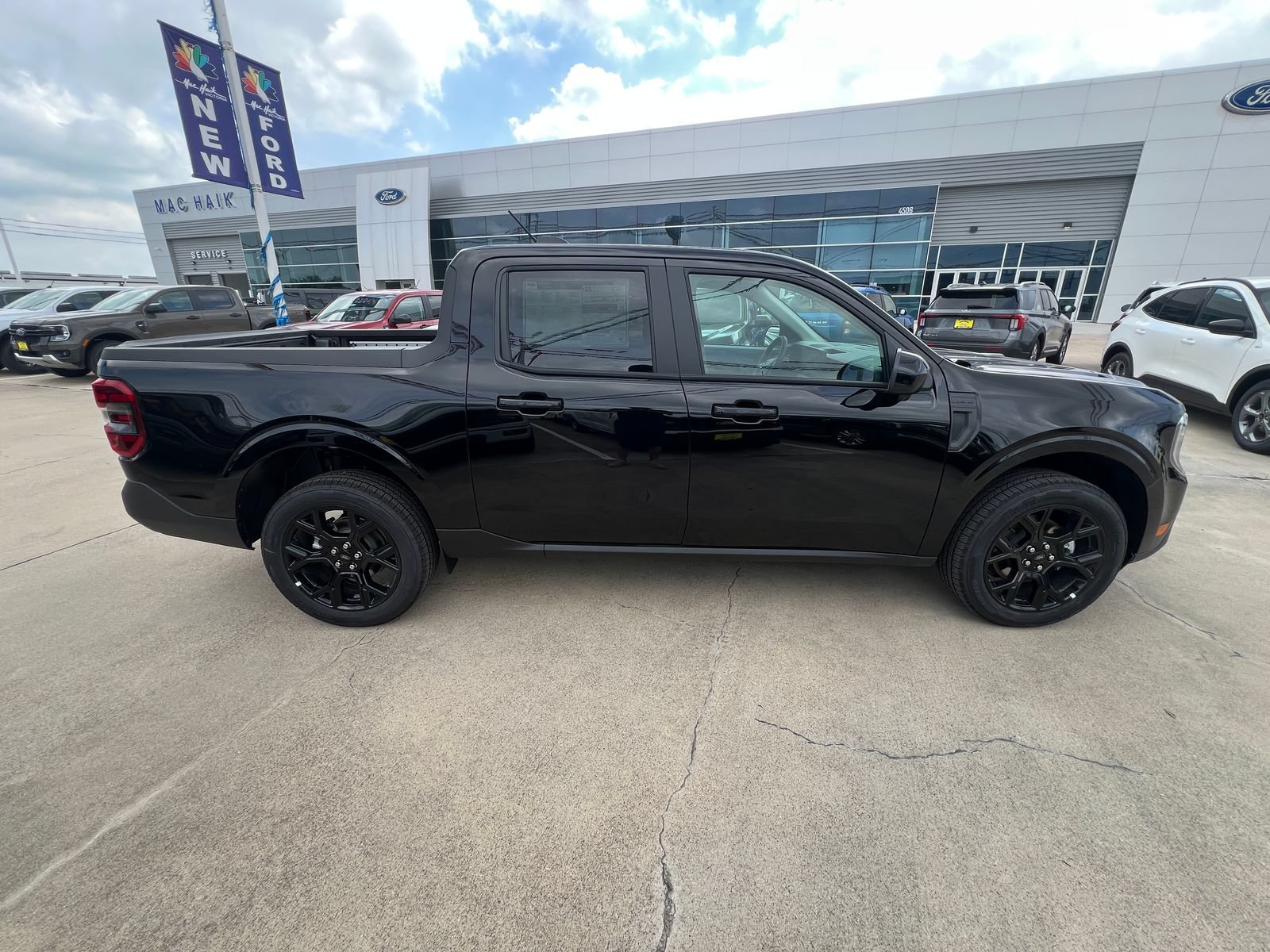 New 2026 Ford Maverick Lariat w/ Black Appearance Package AWD/4WD image 2