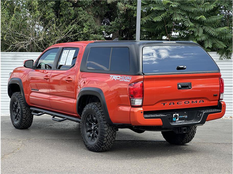 Used 2016 Toyota Tacoma TRD Off-Road AWD/4WD image 3